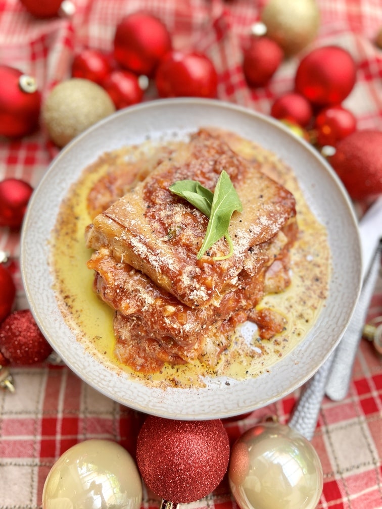 Lasagna de albóndigas de atún con bechamel dulce