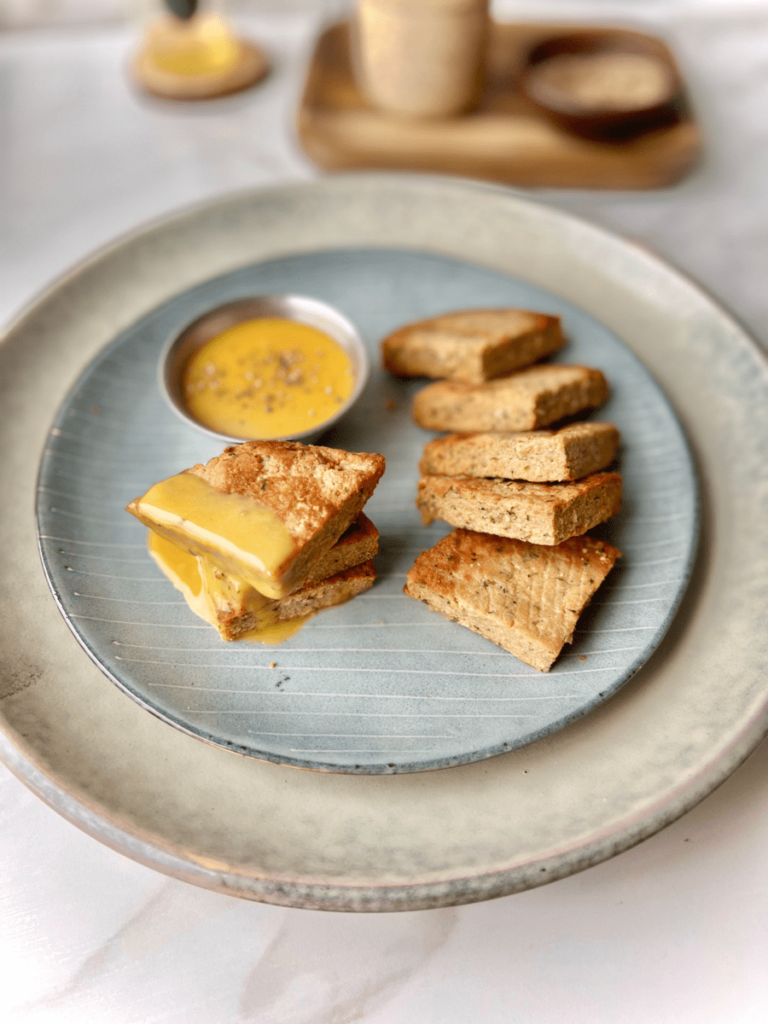 Cuadrados crocantes de jurel con salsa honey mustard