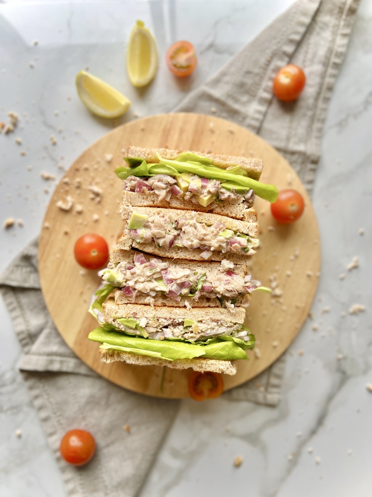 Sándwich alimonado de jurel y lechuga