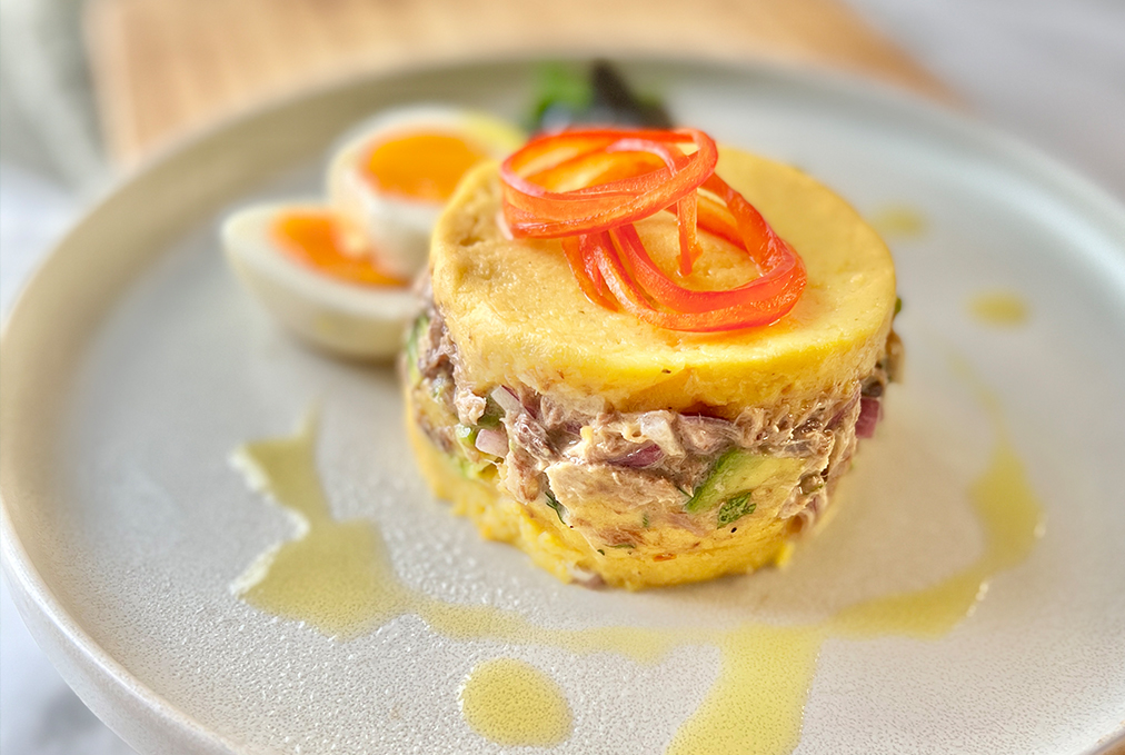 Causa de jurel con aliño de cebolla